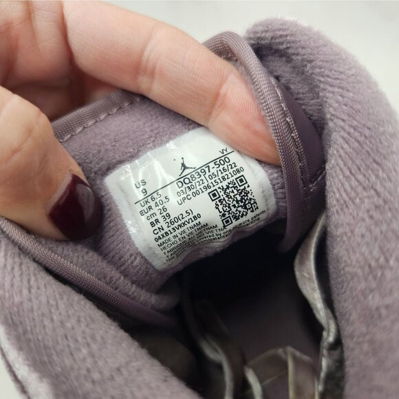 Nike Air Jordan 1 Mid SE Purple Velvet Sneakers Shoes DQ8397-500 Women's 9 - Picture 8 of 10